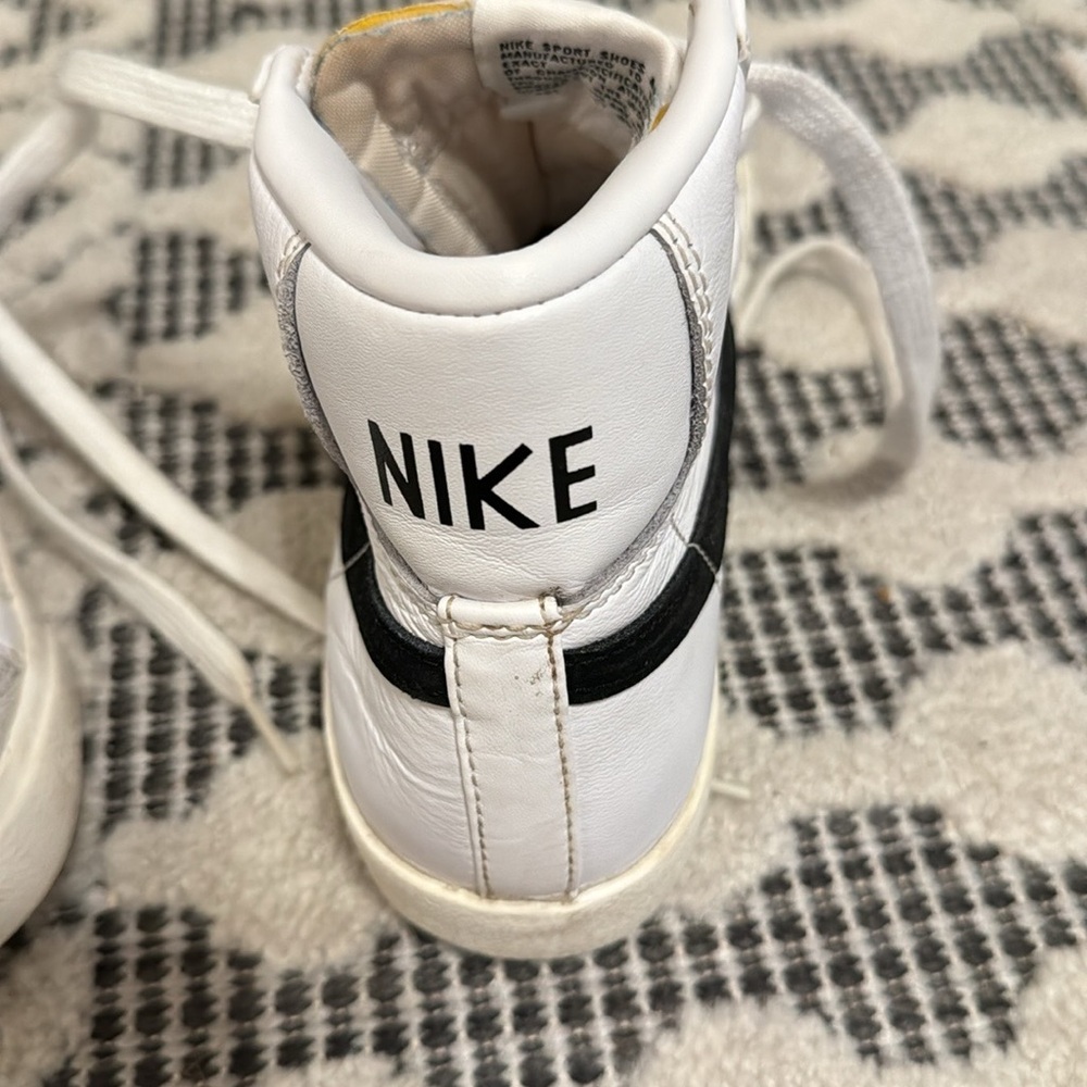 Nike women’s blazers size 7